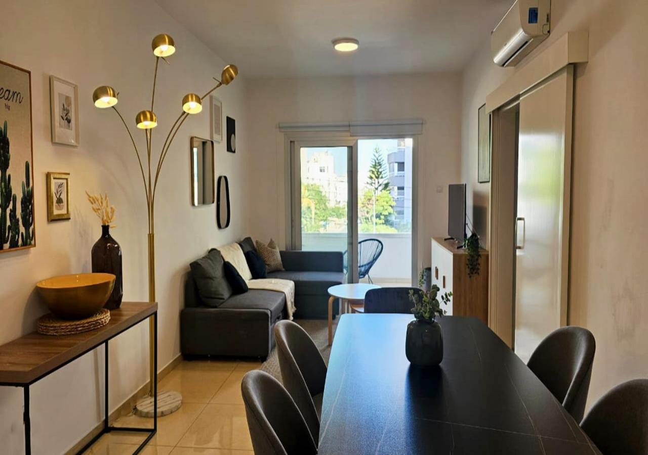 Phaedrus Living: Centre Luxury Flat Esperidon 201 *